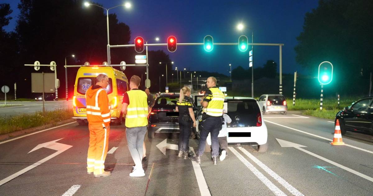 Gewonde bij botsing tussen twee auto’s op N325.