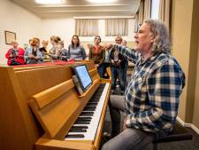 Gospelkoor uit Nijverdal bruist dankzij dirigent André Bijleveld uit Enschede: ‘Het zag er eerst allemaal een beetje roestig uit’
