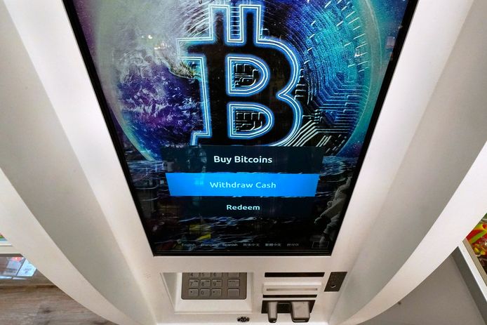 Het logo van bitcoin op een crypto-automaat in de VS, ter illustratie.
