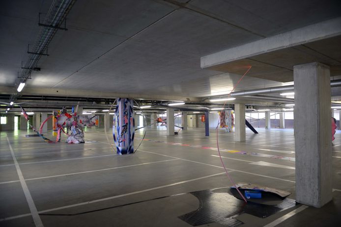 Experimentele kunstroute in Leuven. De leegstaande parking aan de Vaartkom vormt het decor voor één van de kunstwerken.
