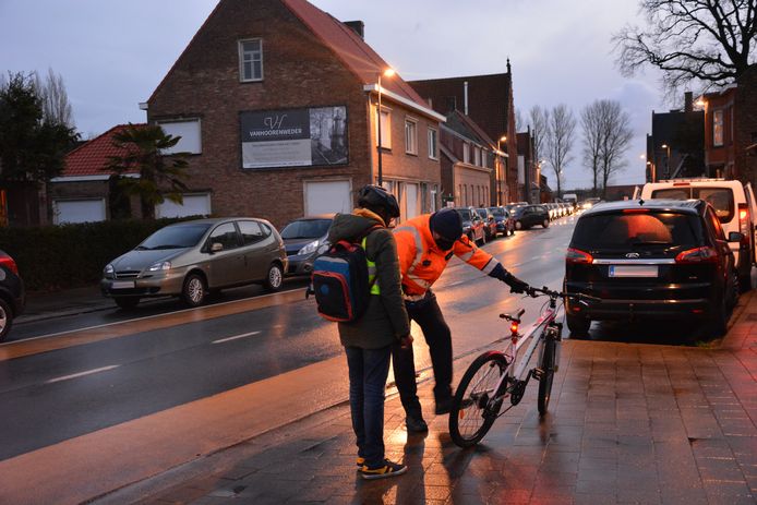 Uiterlijk Glans verraden Nooit eerder zoveel fietsen niet in orde tijdens controles in  West-Vlaanderen | Brugge | hln.be