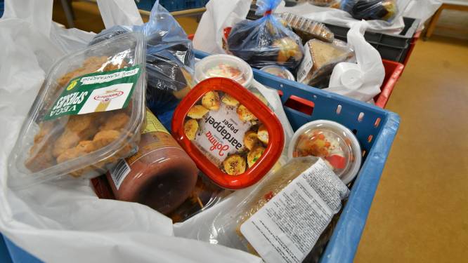 Klanten van Voedselbank Haaglanden krijgen supermarktbon