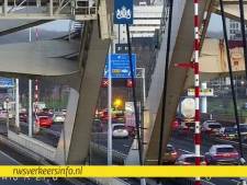 Flinke file op A16 richting Rotterdam na ongeval met meerdere voertuigen
