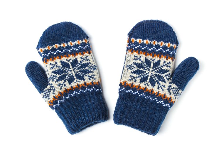 Wanten zijn warmer dan handschoenen; je vingers zitten bij elkaar en houden elkaar warm. Beeld Getty Images/iStockphoto