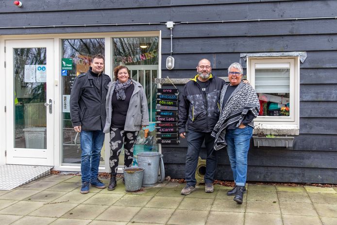 René en Monique van Manen (rechts) stoppen na twaalf jaar Thomashuis en worden opgevolgd door Xander en Tirza Wendel.