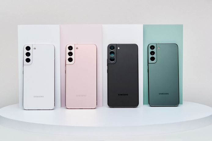 De Samsung Galaxy S22+ in 'Phantom White', 'Pink Gold', 'Phantom Black' en 'Green'.
