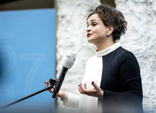 Demissionair staatssecretaris Alexandra van Huffelen van Financiën tijdens een persconferentie over de toeslagenaffaire.
