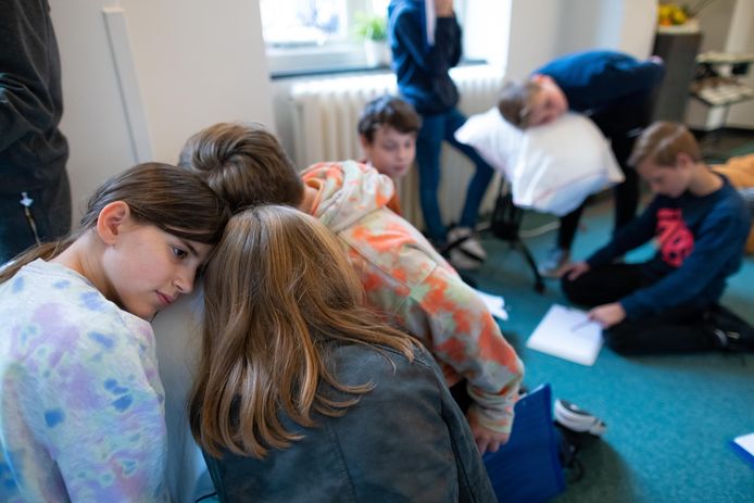 Expositie "Koning Quast" bij Reinier van Arkel in Vught word bezocht door de leerlingen van basisischool de Piramide.