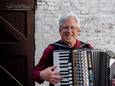 Cees Simons , accordeonist in de afsluiter op Grote Markt op JazzBoZ op zaterdag.
