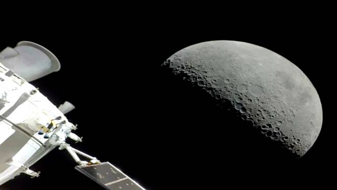 Nasa maakt beelden van maan vlak voor terugreis naar aarde