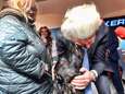 Geert Wilders laat zich in gezicht likken in ‘hometown’ Spijkenisse: ‘PVV doet het hier fantastisch’