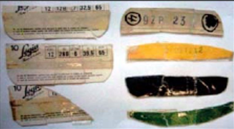De Legia-munitiedoosjes die aan de oever werden gevonden. Beeld RV