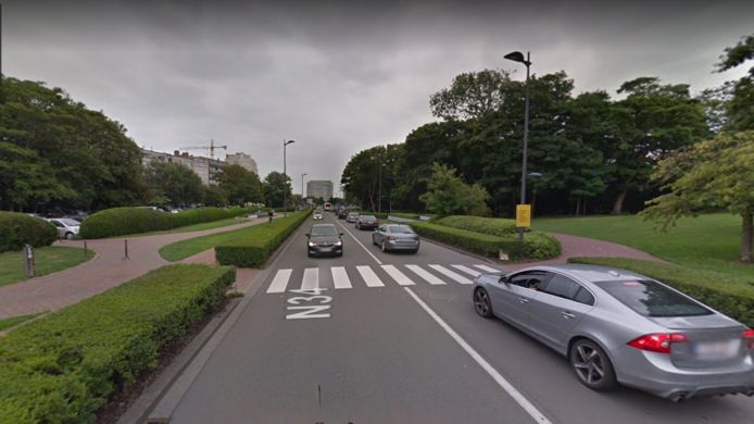 Het ongeval gebeurde op dit zebrapad, in de Leopold II-laan in Oostende.