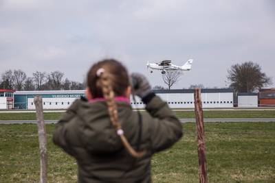 Vliegtuig ‘stuiterde en maakte grondzwaai’, onderzoek naar incident op Breda Airport