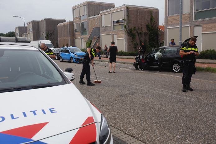Vier auto's beschadigd bij ongeluk in Eindhoven.