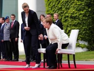 Merkel ontvangt Deense premier zittend na derde trilaanval op korte tijd