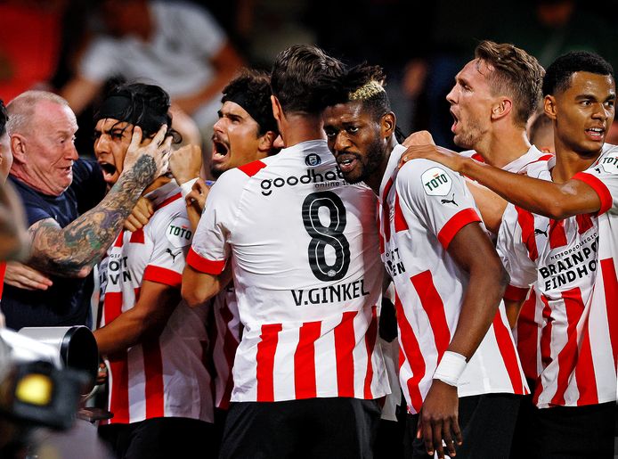 PSV players celebrate the 2-2.