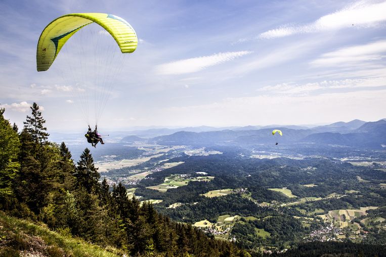 Paragliden in de buurt van Begunje. Beeld Aurélie Geurts