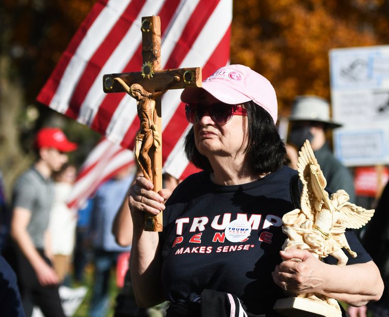Het blinde geloof is vergelijkbaar met religieus fanatisme. Beeld AP