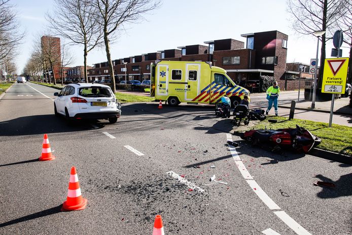 Ongeluk met een motor in Hendrik-Ido-Ambacht.