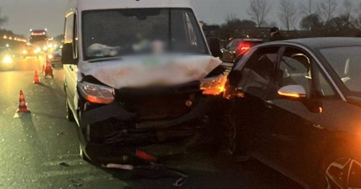 Ongeval met meerdere voertuigen A50 bij Sint-Oederode.