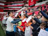 De wave, tranen, honderden selfies en duizenden handtekeningen: open training PSV massaal bezocht