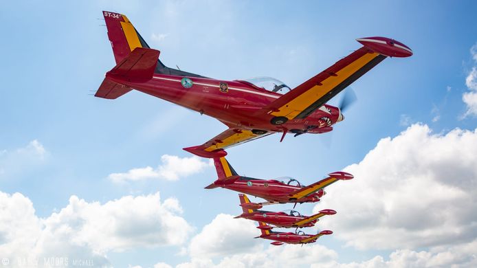 Donderdag 31 december vliegen vijf SF260 Marchetti's van het Red Devils Team van de Luchtcomponent over België.