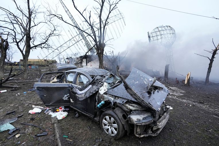 Разрушенная радиолокационная станция возле Мариуполя, крупнейшего порта на юго-востоке Украины.  АП изображение