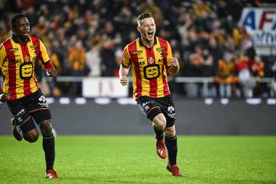 “Zal de goal nog een paar keer moeten herbekijken”: Rob Schoofs bezorgt Mechelen met pareltje zege tegen tienkoppig RWDM