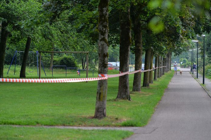 Het Mheenpark is afgezet voor politieonderzoek.