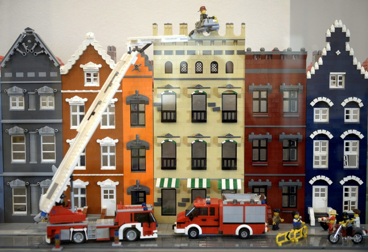 Een brandweerwagen van Lego. Beeld epa