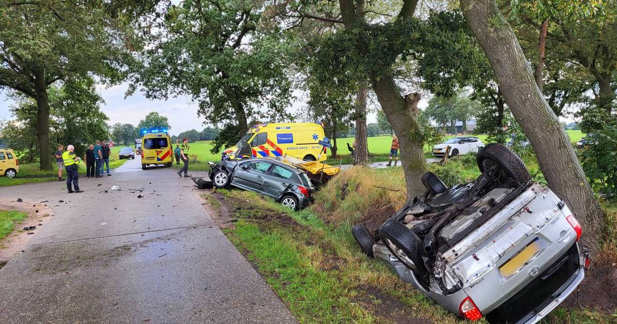 Twee gewonden bij ernstig ongeval in Manderveen.