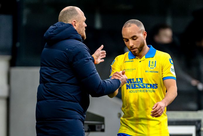 RKC-trainer Joseph Oosting heeft Iliass Bel Hassani (r) en Zakaria Bakkali buiten de selectie gehouden.