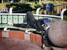 Hierdoor zie je steeds meer dakloze buitenslapers in de stad (en dit gaat Utrecht doen om ze te helpen)