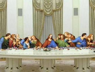 Machtsspel met meubilair: internet lacht met Poetins enorme tafel, waar naast Macron best nog plaats was voor Jezus en de 12 apostelen