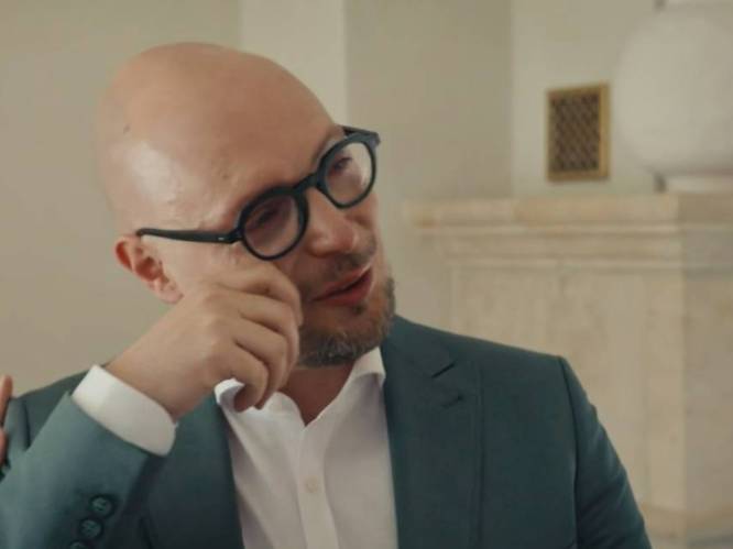 ‘Blind gekocht’-team in tranen bij laatste reveal van het seizoen: “Dan weet je weer waar je maanden hard voor gewerkt hebt”