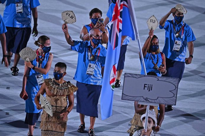 Fiji was volledig in het blauw. Ook de rok over de knieën springt in het oog.