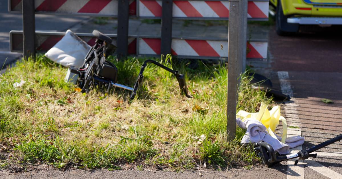 Man op scootmobiel aangereden door passagierstrein.