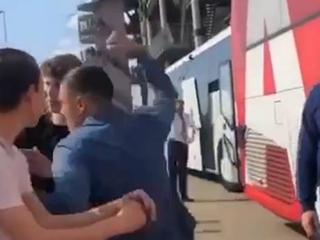 FC Twente spreekt supporter die klap kreeg van Steven Berghuis: ‘Wel geprovoceerd, maar niet racistisch’