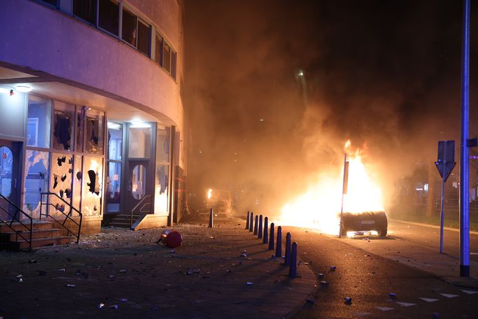 Grote schade tijdens de rellen in Den Haag.