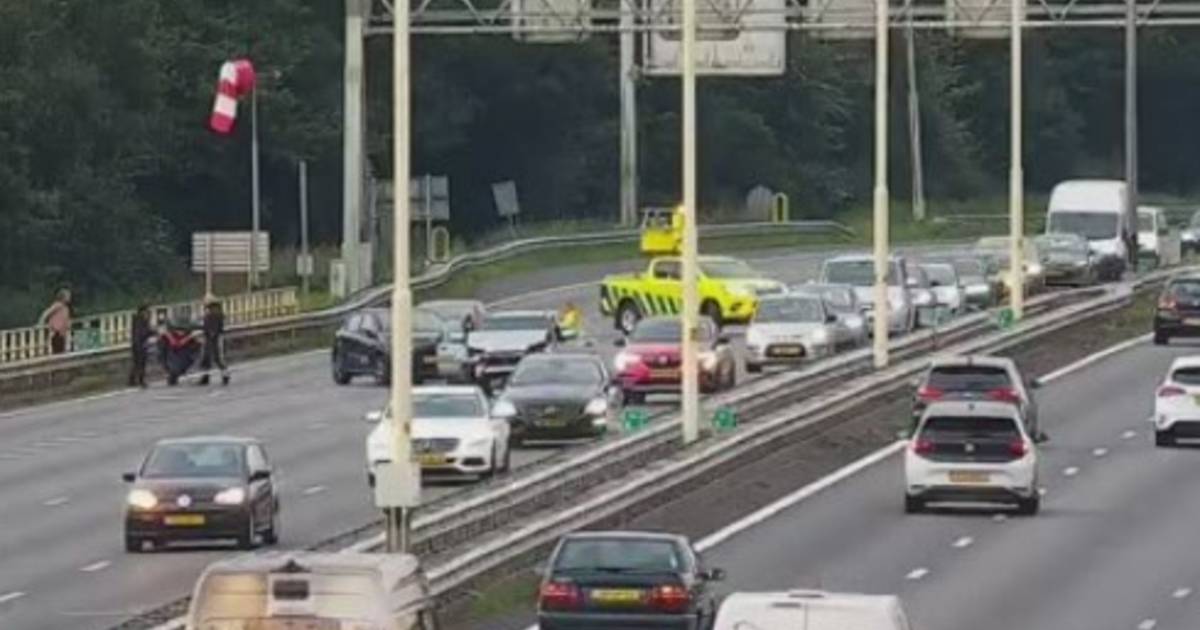 Verkeerschaos rond Zwolle na ongeluk: grote files op A28 en A50.
