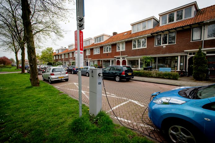 Een oplaadpunt voor elektrische auto's in Utrecht, illustratiebeeld.