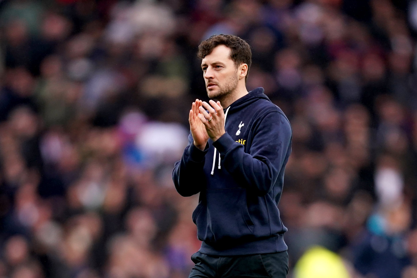 Un nouveau favori pour succéder à Riemer: Ryan Mason dans le viseur d ...