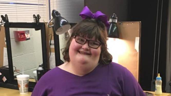 Anna (15) heeft een onverzadigbare honger: ze weegt nu 172 kilogram