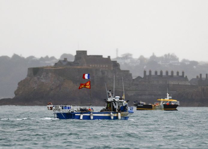 Franse vissersboten voor het Britse eiland Jersey.