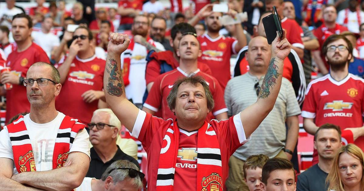 Fanzone Manchester United op parkeerplaats Schieblock Rotterdam AD.nl