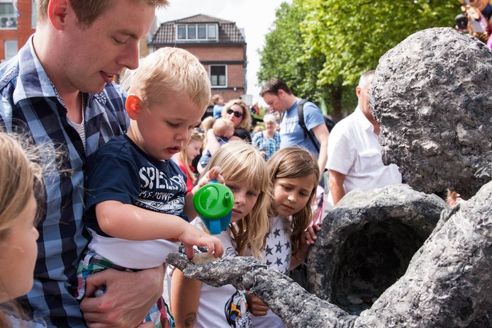 'Terra's Trots', een act uit het straattheater van Krist Doo. Zaterdag te zien in zijn eigen woonplaats Oss.