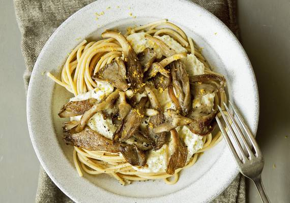 Smullen: pasta met cashew-room, oesterzwammen & sinaasappel