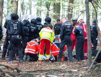 Journalist overleden na val uit boomhutdorp in omstreden Duits 'bruinkoolbos'