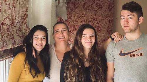Zes kinderen lanceren crowdfunding voor hun ongeneeslijk zieke mama